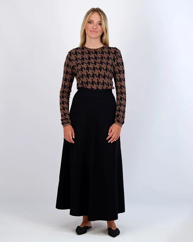 KNIT A LINE MAXI SKIRT-BLACK